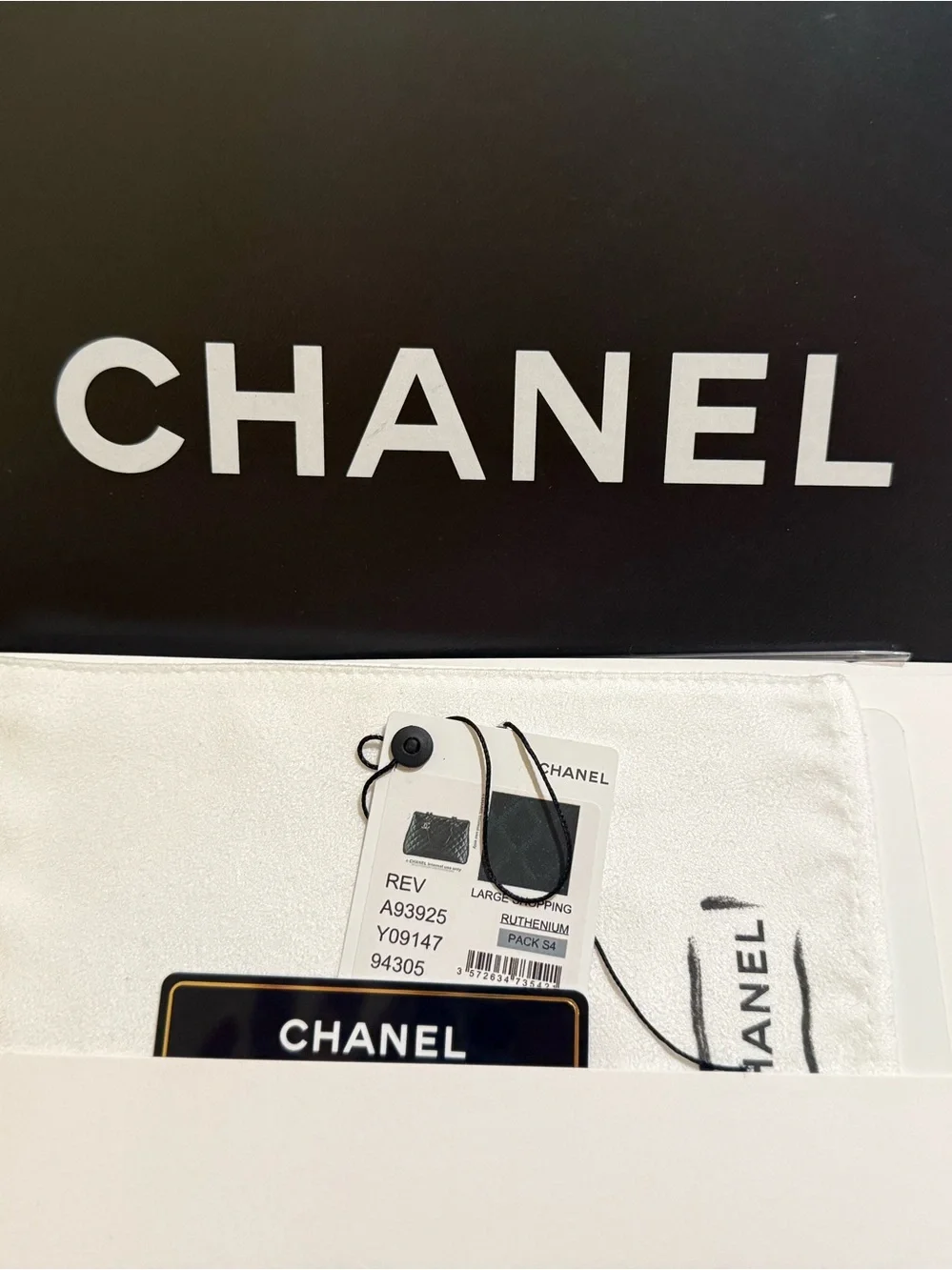 Authentic Chanel - Large Shopping tote in black caviar leather and ruthenium